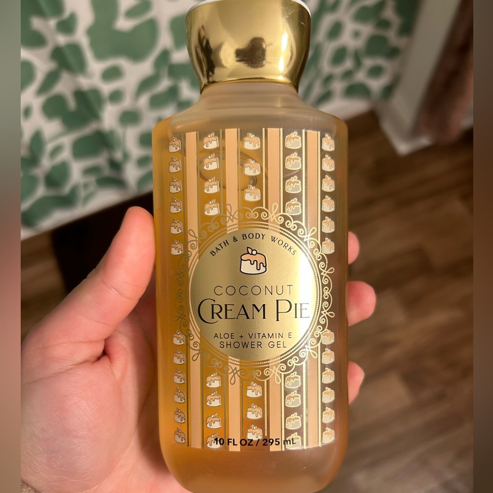 Bath and Body Works Coconut cream pie shower gel